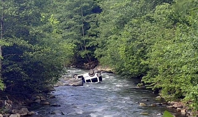 ARAKLI YASTA... KARI-KOCA KAZADA ÖLDÜ!