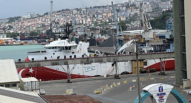 'BARBAROS HAYRETTİN PAŞA' TRABZON LİMANINA DEMİR ATTI 