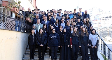 BAŞKAN EKİM'DEN ÖĞRETMEN VE ÖĞRENCİLERE DESTEK 