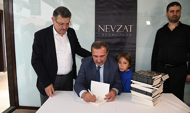 BAŞKAN GENÇ, ŞAKAR'IN İMZA GÜNÜNE KATILDI