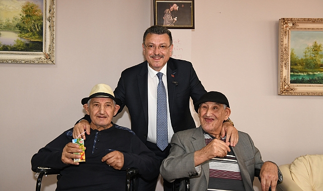 BAŞKAN GENÇ'TEN HUZUREVİ SAKİNLERİNE BAYRAM ZİYARETİ