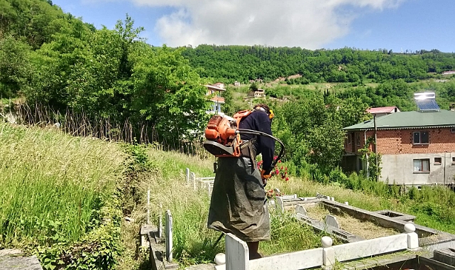 BÜYÜKŞEHİR EKİPLERİ İŞ BAŞINDA... MEZARLIKLAR BAYRAMA HAZIR