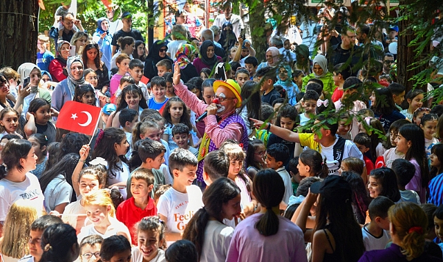 ÇOCUKLAR, ORTAHİSAR’IN KARNE ŞENLİĞİNDE DOYASIYA EĞLENDİ