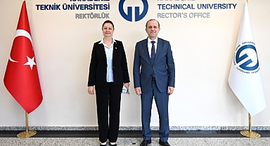 DEMİREL'DEN REKTÖR ÇUVALCI'YA ZİYARET