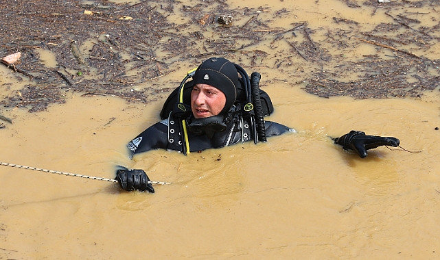 EKİPLER, SELDE KAYBOLAN VATANDAŞ İÇİN SEFERBER