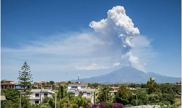 ETNA YANARDAĞI PATLADI!