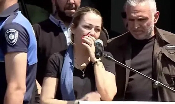 FERDİ ZEYREK'İN EŞİ HEM AĞLADI HEM AĞLATTI!