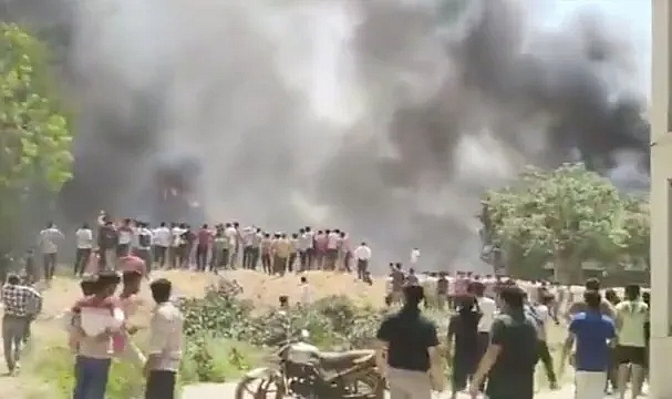 HİNDİSTAN-İNGİLTERE UÇAĞI DÜŞTÜ: ÇOK SAYIDA ÖLÜ VAR