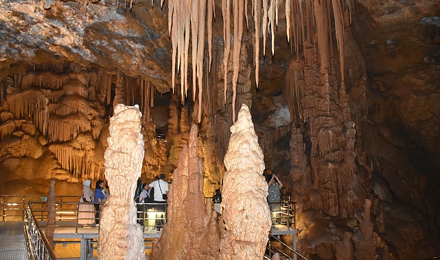 KARACA MAĞARASINDA BAYRAM YOĞUNLUĞU
