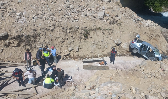 OTOMOBİL DEREYE UÇTU: 5 YARALI