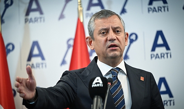 ÖZGÜR ÖZEL: SERT KAYAYA ÇARPTIN OĞLUM!