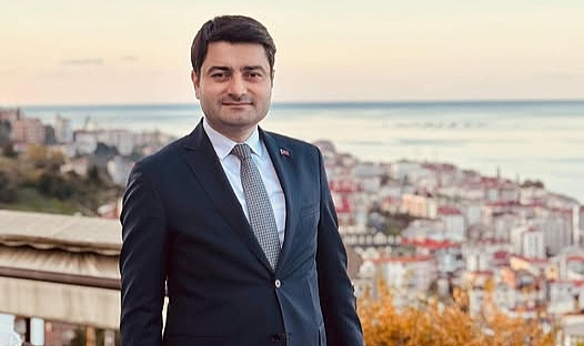 ÖZTÜRK'TEN ZORLU'YA ÇOK SERT CEVAP: SAYGISIZLIK VE AHLAKSIZLIK!