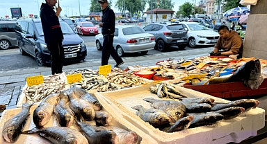 TRABZON'DA BALIKÇI TEZGAHLARI ŞENLENDİ