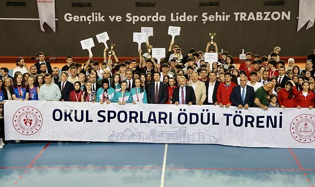 TRABZON'DA OKUL SPORLARI ÖDÜL TÖRENİ DÜZENLENDİ