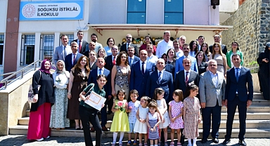 VALİ YILDIRIM KARNE DAĞITIM TÖRENİNE KATILDI 