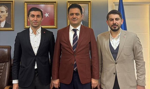 AK GENÇLİK SOKAK EYLEMLERİYLE DEĞİL HİZMET ANLAYIŞIYLA SAHADADIR