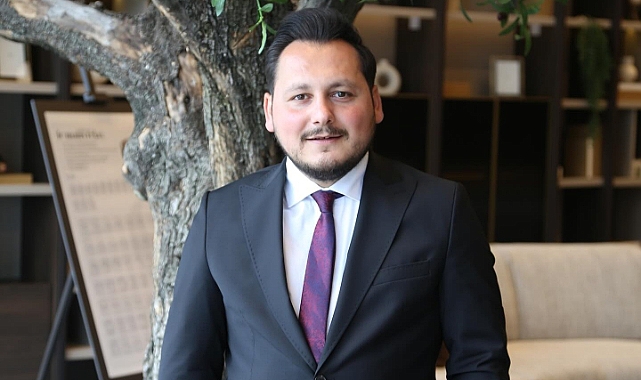 AK Partili Öztürk'ten konser tepkisi: İçimiz Yanarken Şarkılarla Vakit Geçirmek Ağır Geliyor!