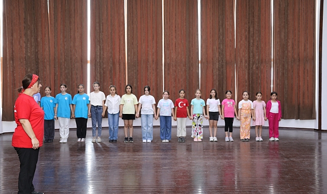 AKÇAABAT BELEDİYESİ SANAT KURSLARIYLA GENÇLERE IŞIK TUTUYOR