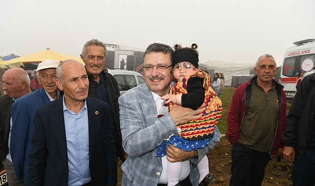 BAŞKAN GENÇ: BU TOPRAKLARA SAHİP ÇIKMAK BOYNUMUZUN BORCU