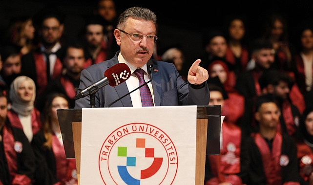 BAŞKAN GENÇ'TEN HUKUK FAKÜLTESİ MEZUNLARINA TAVSİYELER