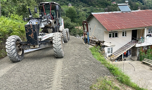 BÜYÜKŞEHİR, 2 GÜNDE 2 BİN 700 METRE KURU BETON SERDİ