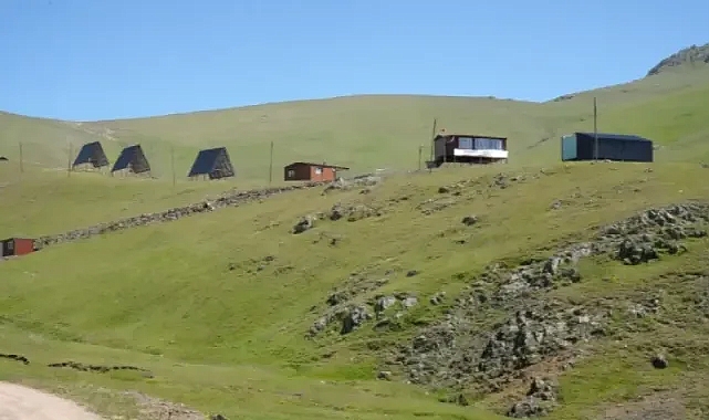 GÜMÜŞHANE'DE KAÇAK YAPILAR İÇİN YIKIM KARARI