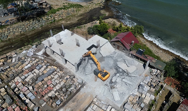 ARSİN'DEKİ O KAÇAK YAPI YIKILDI!