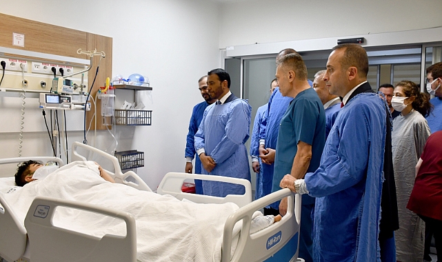 BAE BÜYÜKELÇİSİNDEN YARALANAN TURİSTLERE ZİYARET