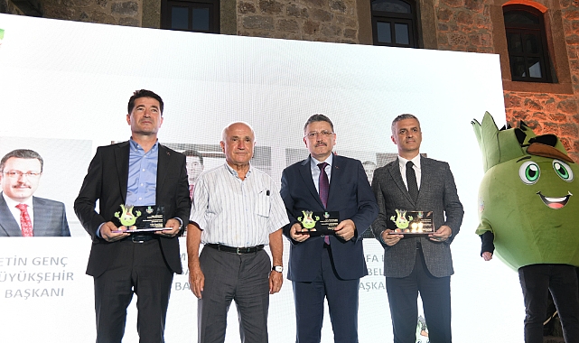 BAŞKAN GENÇ'E ÖDÜL