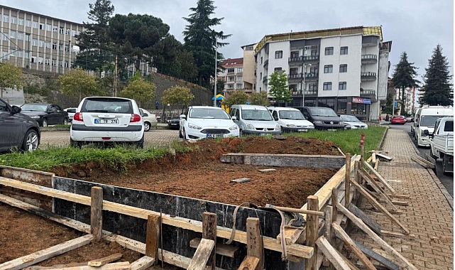 BÜYÜKŞEHİR DURAKLARI YENİLİYOR