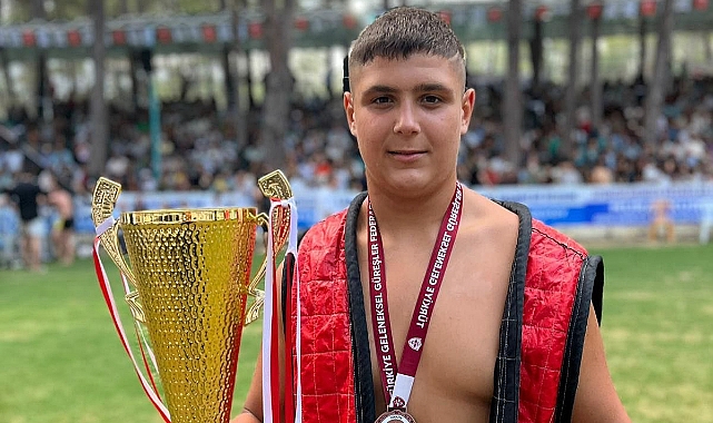 BÜYÜKŞEHİR GÜREŞÇİSİ GURURLANDIRDI