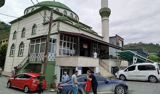 ÇÖP TESİSİ CAMİYİ DE VURDU: İNSANLAR İBADETLERİNİ YAPMAKTA ZORLANIYOR!