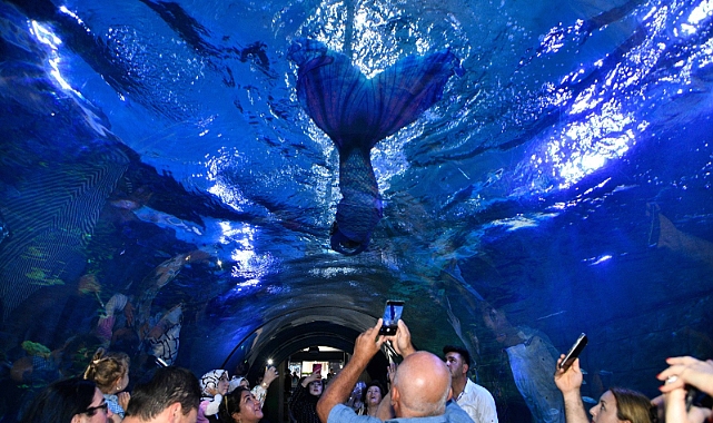 DENİZ KIZI GÖSTERİSİ İLE MASALLAR, TRABZON AKVARYUM'DA CANLANDI