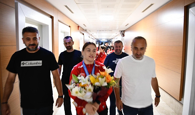 DÜNYA 3. BEYZA NUR'A COŞKULU KARŞILAMA