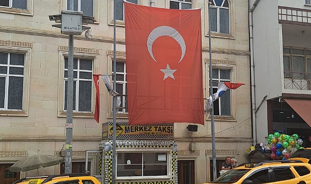 FESTİVALDE ATATÜRK FOTOĞRAFI NEDEN YOK?