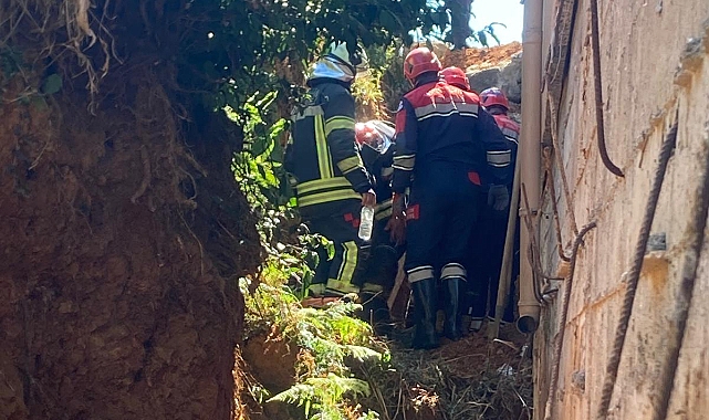 OF'TA KORKU DOLU ANLAR... BİR İŞÇİ TOPRAK ALTINDA KALDI
