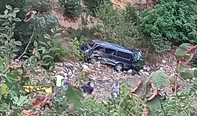 PANELVAN ŞARAMPOLE DEVRİLDİ: 1 ÖLÜ