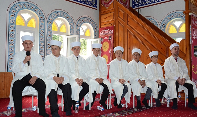 ŞALPAZARI'NDA HAFIZLAR İÇİN İCAZET TÖRENİ DÜZENLEDİ