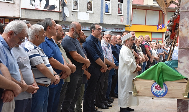 SÜRMENE'DE BÜYÜK ACI: GENÇ ÇİFT GÖZYAŞLARIYLA UĞURLANDI