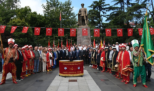 TRABZON'DA FETİH YIL DÖNÜMÜ COŞKUYLA KUTLANDIDI