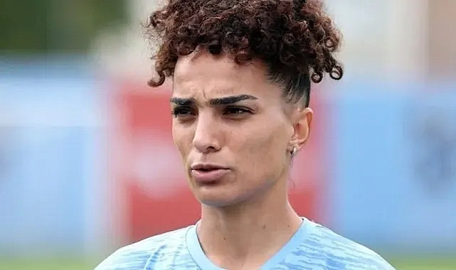 TRABZONSPOR'UN O FUTBOLCUSU YILIN FUTBOLCUSU SEÇİLDİ