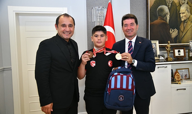 TÜRKİYE ŞAMPİYONU BAŞKAN KAYA’YI ZİYARET ETTİ