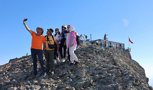 'UÇURUMDAKİ MESCİT' DOĞA TUTKUNLARININ CAZİBE MERKEZİ