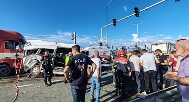 ARSİN'DE KATLİAM GİBİ KAZA: ÇOK SAYIDA YARALI VAR