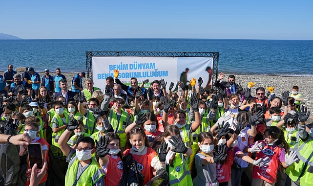 BAŞKAN KAYA ÇOCUKLARLA ÇÖP TOPLADI