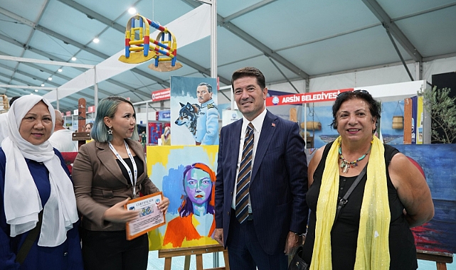 BAŞKAN KAYA, ULUSLARARASI KADIN SANATÇILAR RESİM SERGİSİNİ GEZDİ