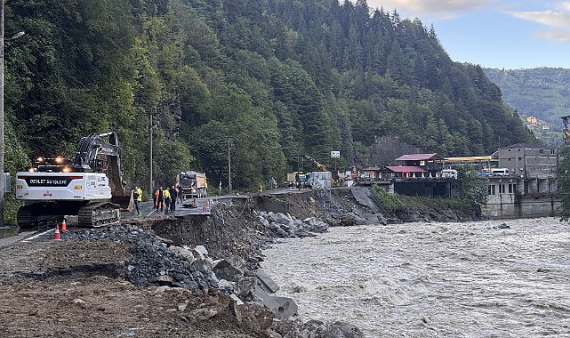 ÇAMLIHEMŞİN-ARDEŞEN KARAYOLUNDA ÇALIŞMALAR BAŞLADI