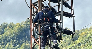 ÇORUH EDAŞ SEL FELAKETİNİN ARDINDAN ONARIM İÇİN SAHADA