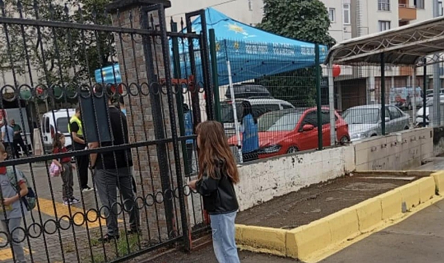 KÖROĞLU'NDAN AK PARTİ'YE TEPKİ: SİYASETİ OKUL BAHÇESİNE SOKTULAR!