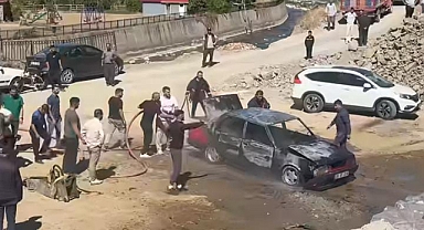 PARK HALİNDEKİ OTOMOBİL CAYIR CAYIR YANDI